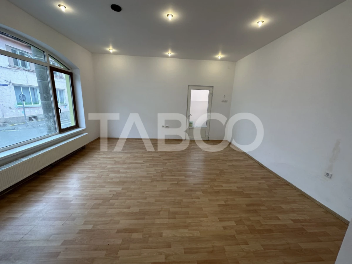 Spatiu 550 mpu pretabil clinica sau cladire birouri zona Lupeni Sibiu - 4