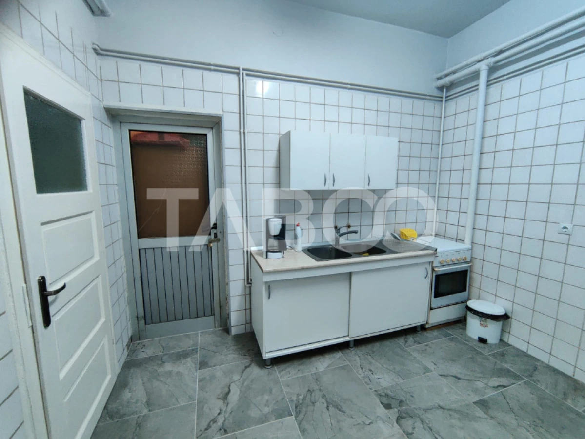 De inchiriat fabrica de productie cu birouri si parcari in Sibiu - 5