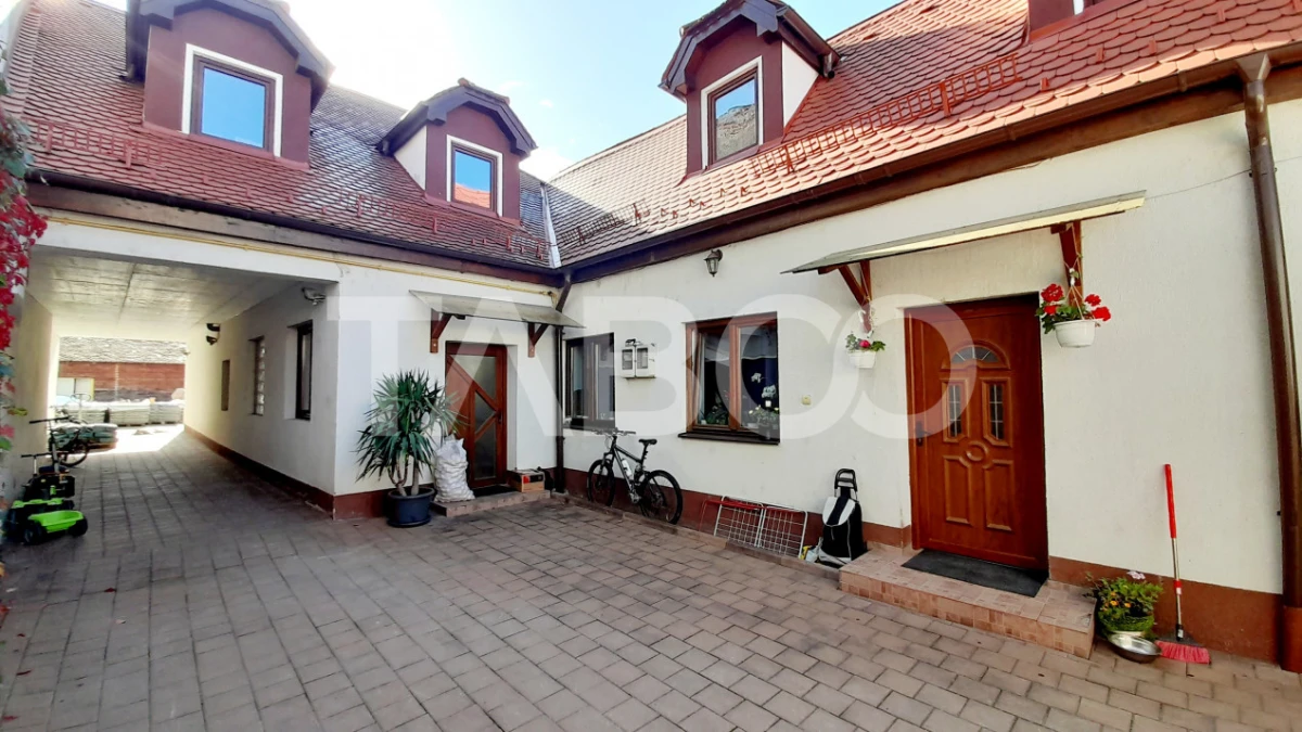 Pensiune si casa in centrul Sibiului cu business functional - 1