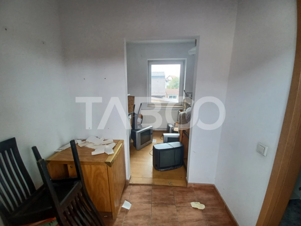 1200 mp teren cu casa individuala de renovat in zona buna din Sibiu - 8