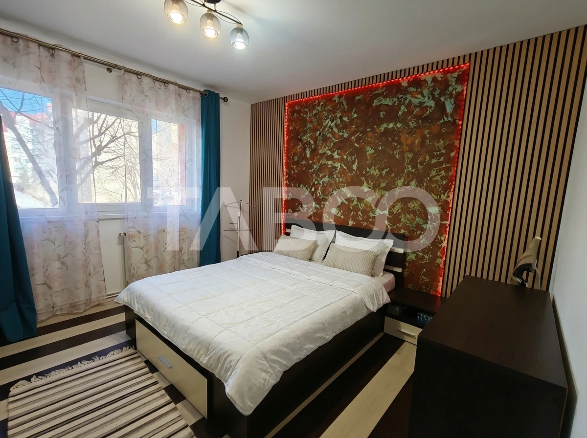 Apartament decomandat cu 3 camere - balcon - etaj 1 -zona Vasile Aaron - 2