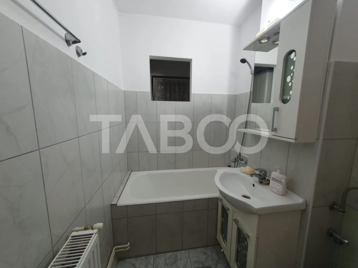 Apartament 2 camere de inchiriat zona 1 Decembrie etaj 2 - 6