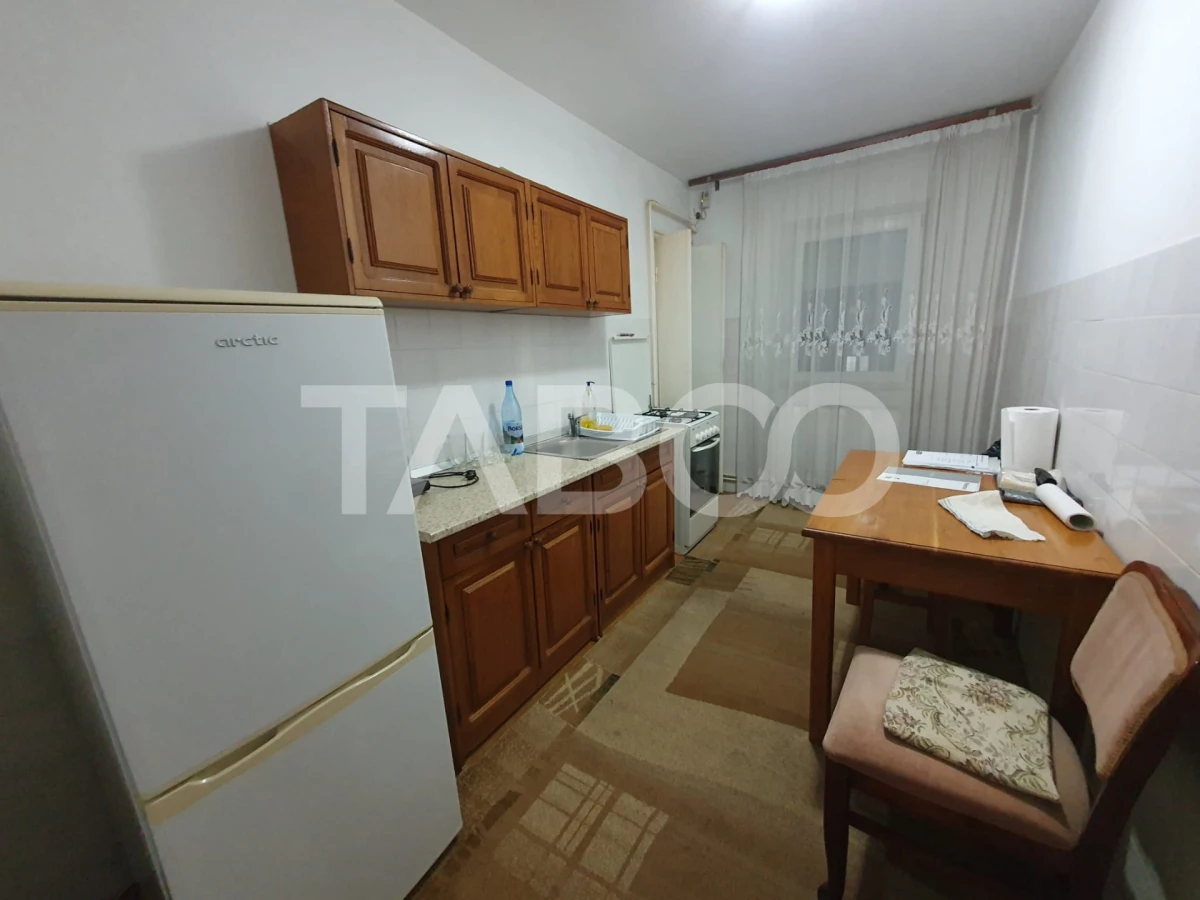 Apartament 2 camere de inchiriat zona 1 Decembrie etaj 2 - 5