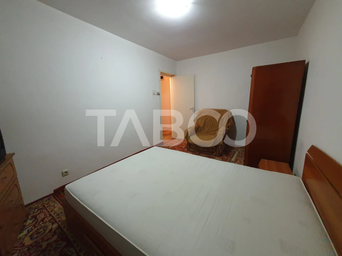 Apartament 2 camere de inchiriat zona 1 Decembrie etaj 2 - 4