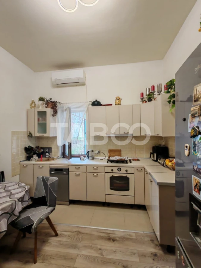 Apartament de vanzare cu 3 camere 2 bai la vila zona Horea - 5