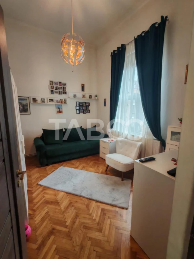 Apartament de vanzare cu 3 camere 2 bai la vila zona Horea - 1