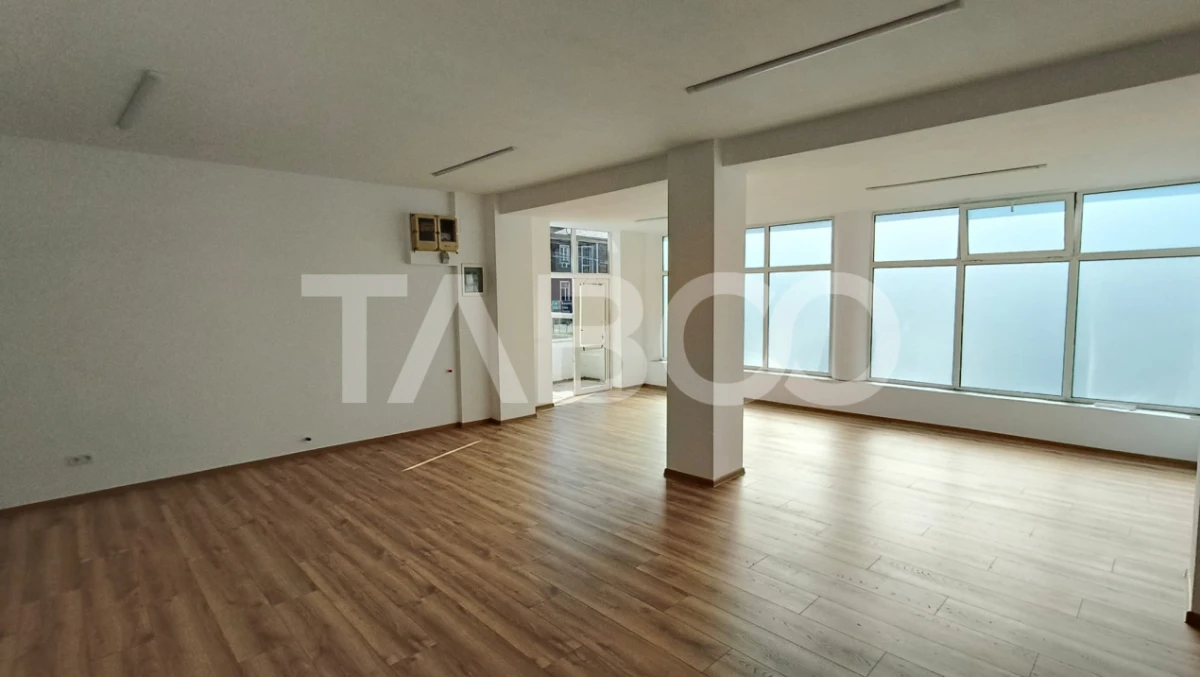 Spatiu comercial de inchiriat in Sebes zona centrala - 2