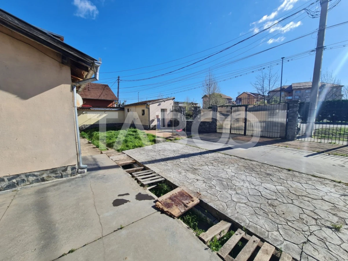 Casa de vanzare in Sebes langa lac - 10