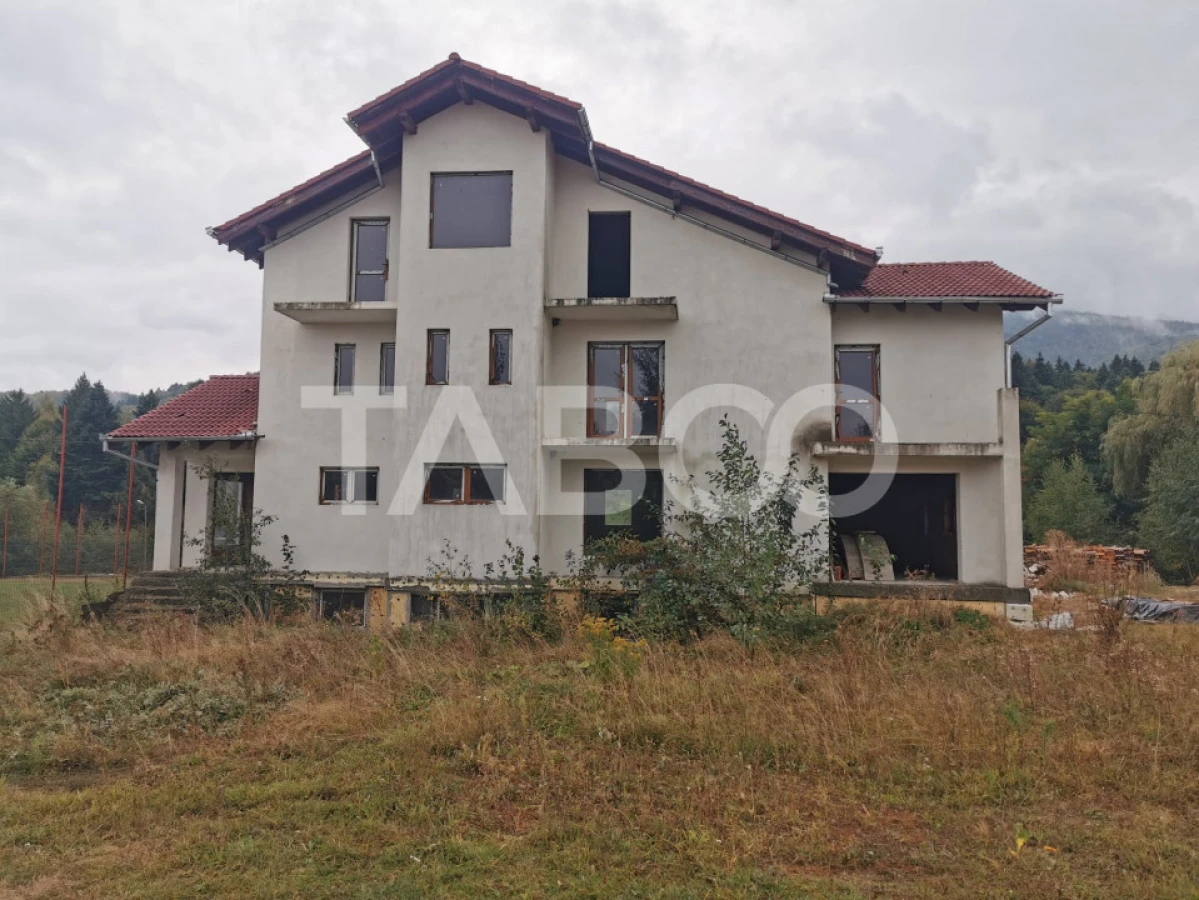 Pensiune la Rosu480 mp de vanzare Statiune Climaterica Sambata de Sus - 2