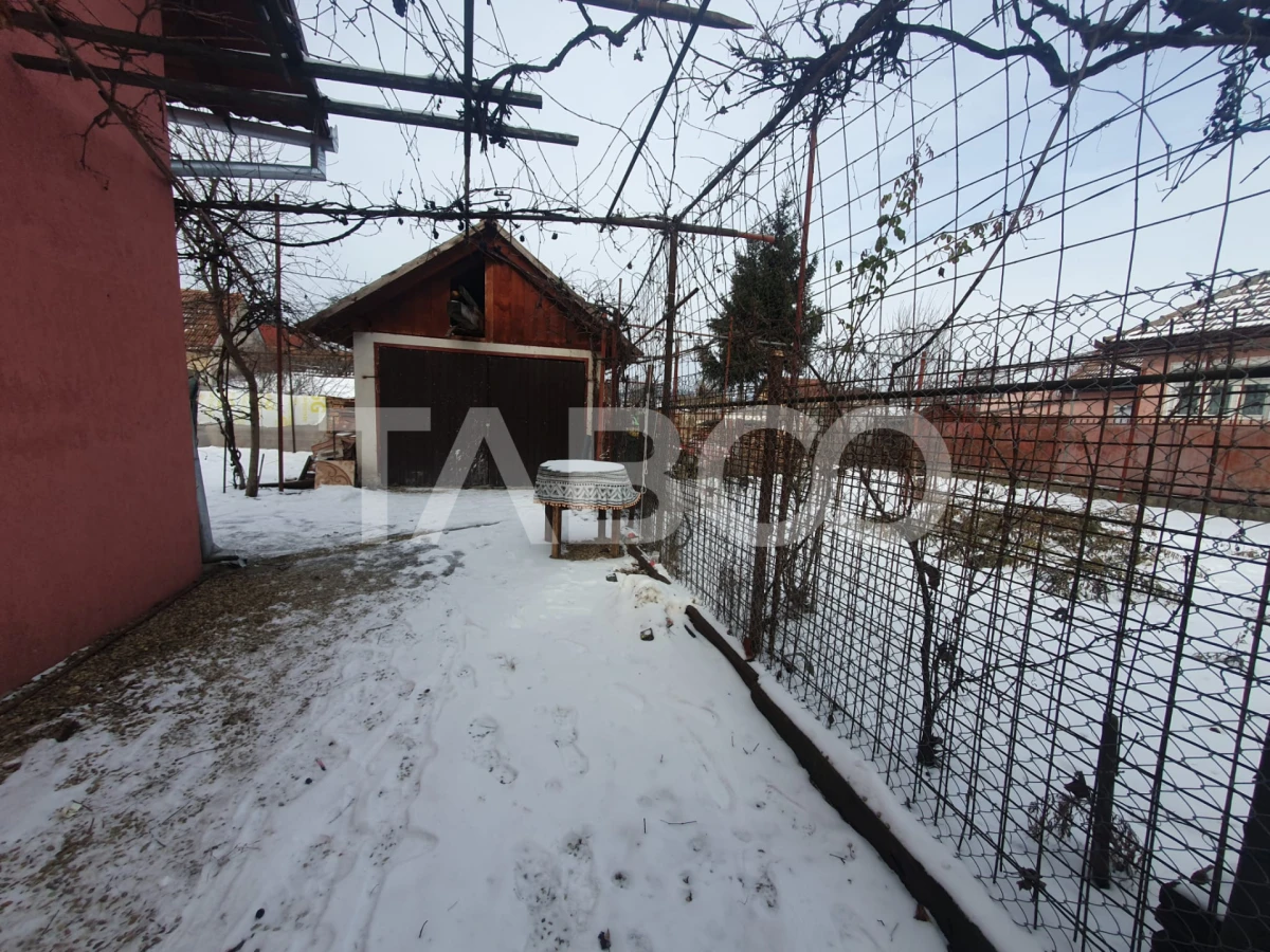 Casa 75 mp utili curte gradina si garaj renovata complet - 4