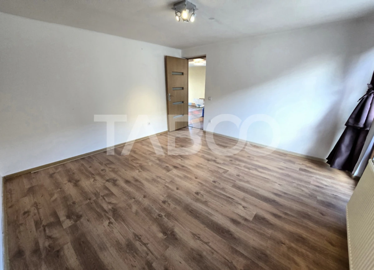 Casa de vanzare cu 6 camere 2 parcari curte libera 200 mp in Selimbar - 5