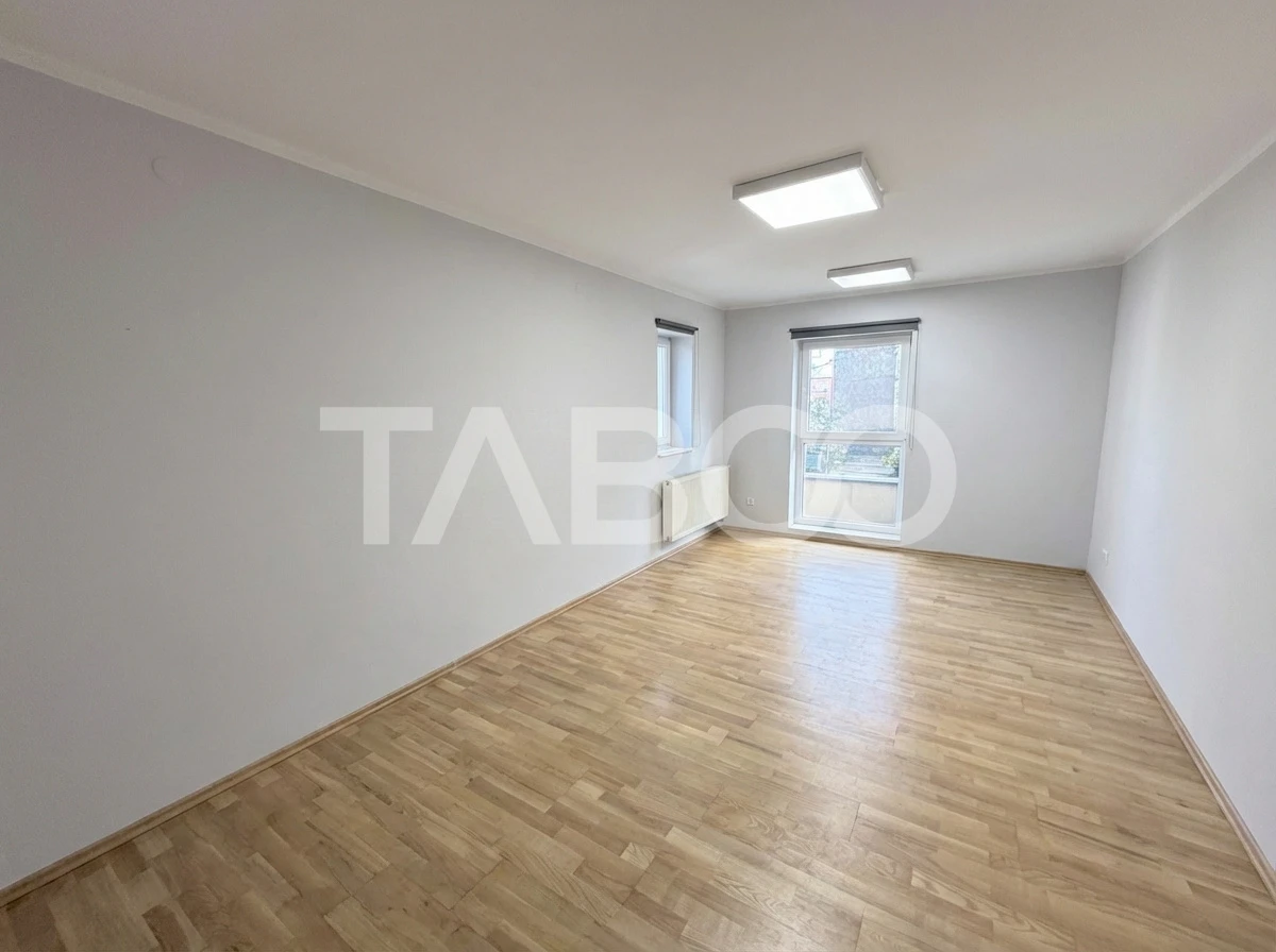 Cladire de birouri cu spatiu comercial la parter si 6 locuri parcare - 3