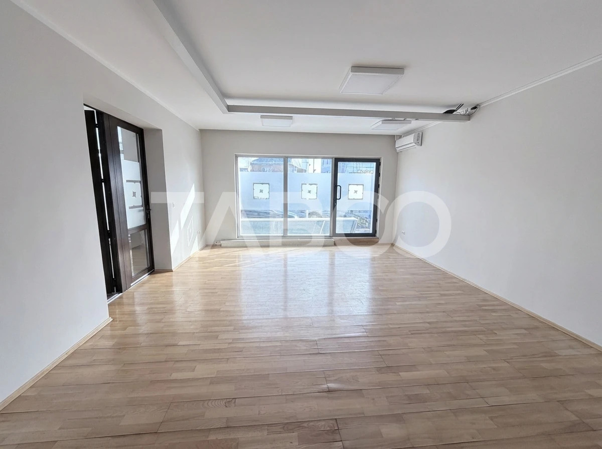 Cladire de birouri cu spatiu comercial la parter si 6 locuri parcare - 1