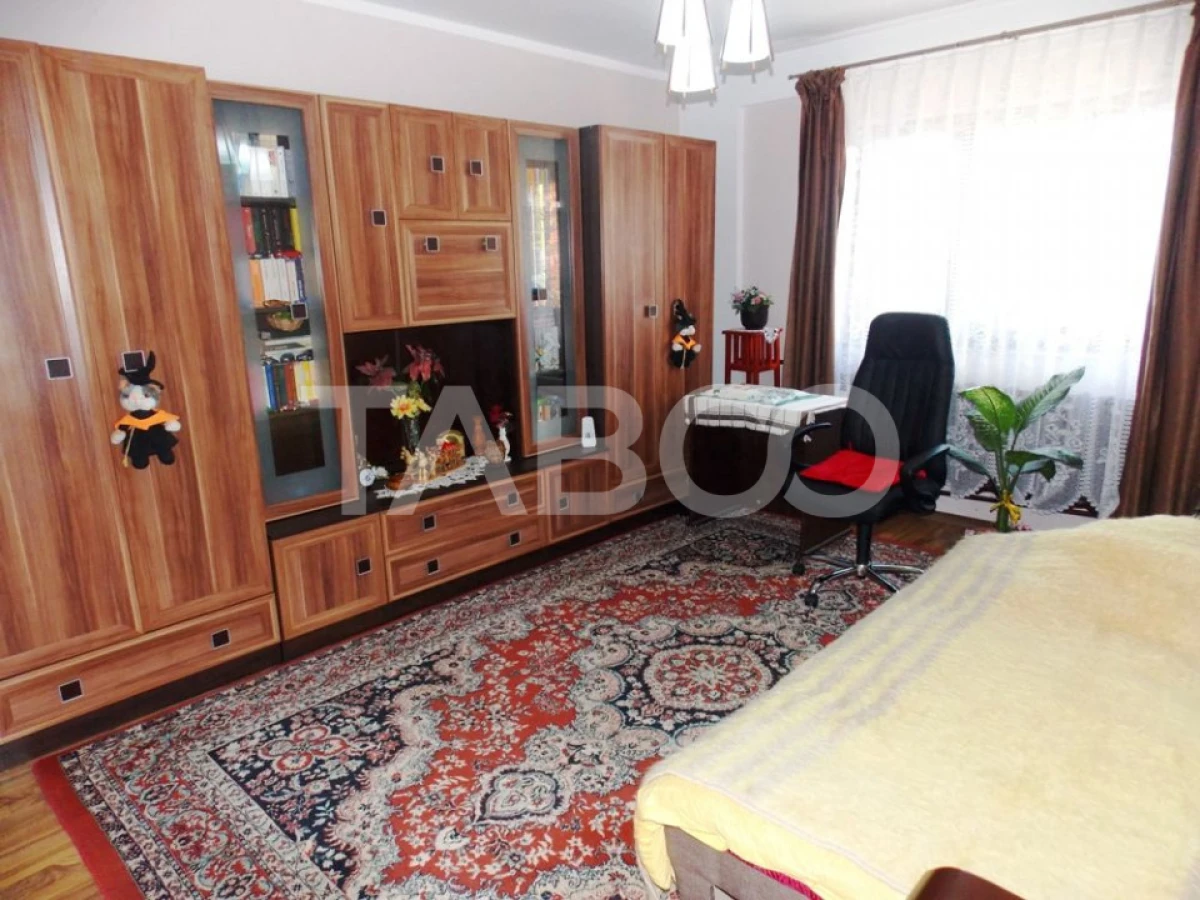 Casa individuala de vanzare 370mp 6 camere si 760mp teren Gusterita - 1