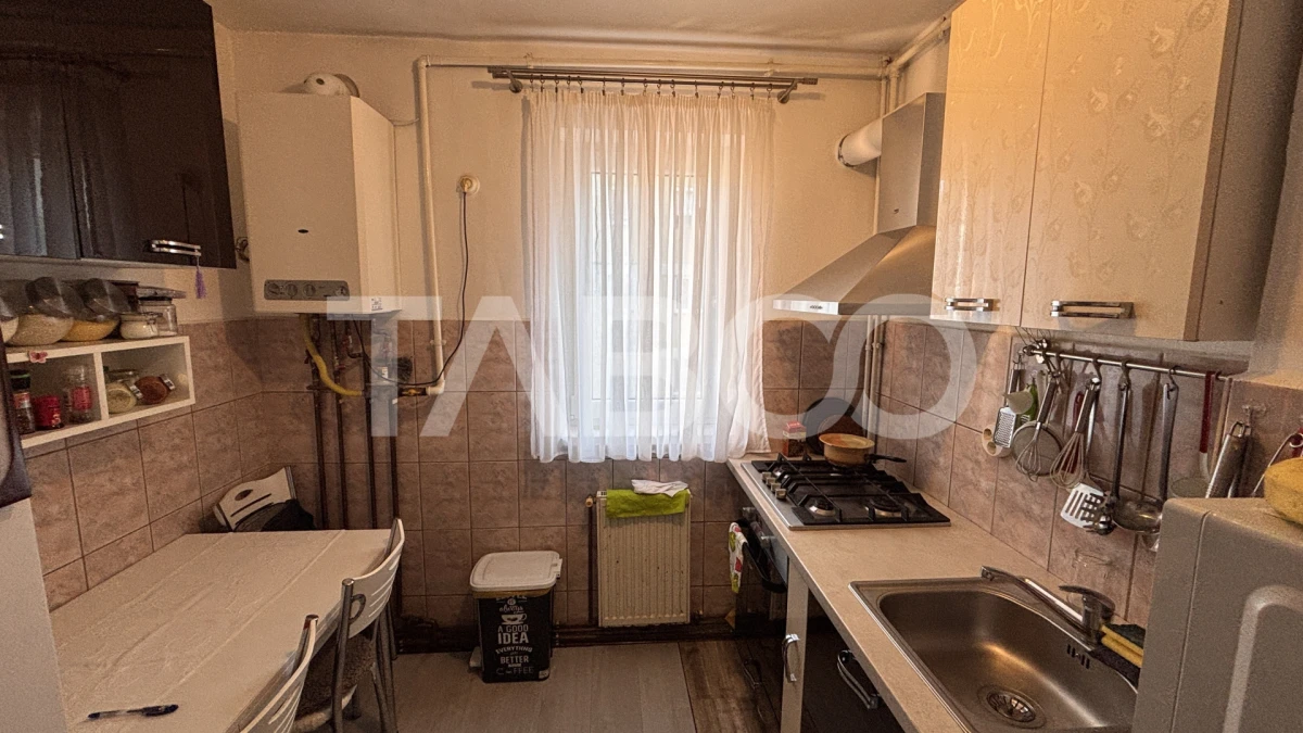 Apartament 3 camere decomandat 55mpu + balcon zona Strand Sibiu - 10