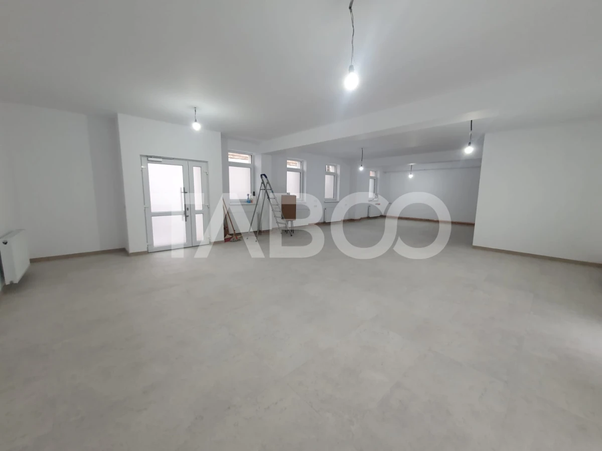Spatiu comercial la prima inchiriere 105 mp 3 cai de acces DN + curte - 2
