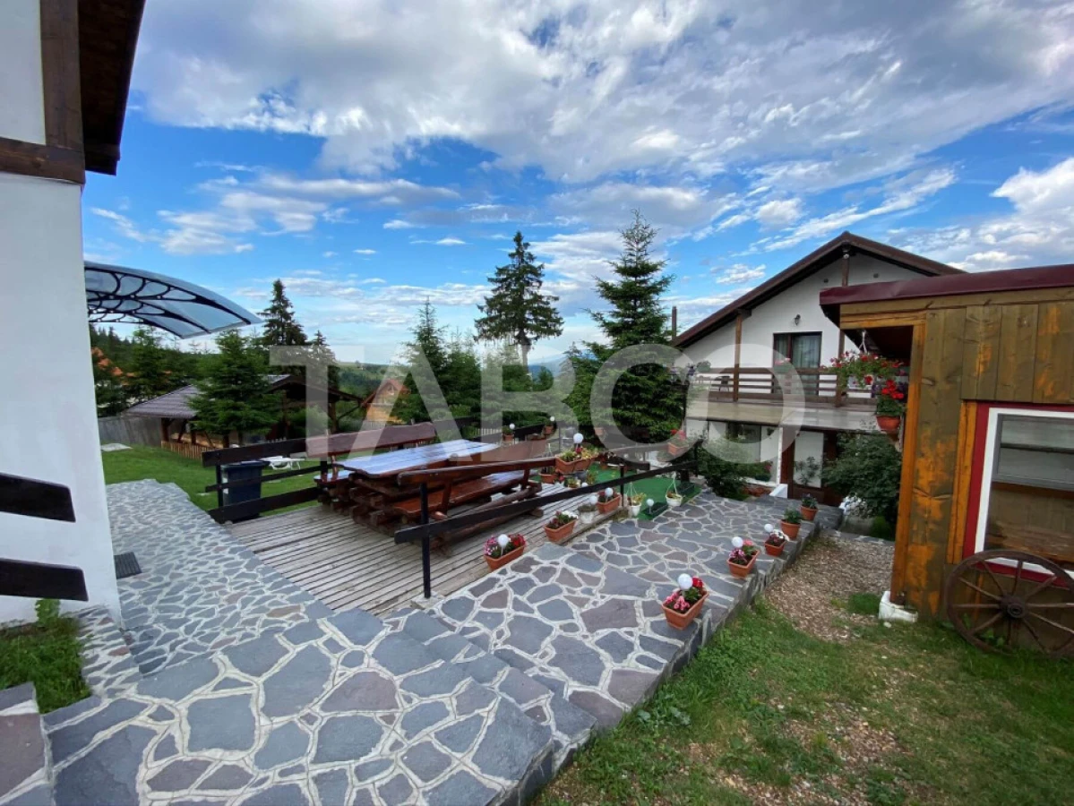 Pensiune de vanzare 10 camere 10 bai 343 mp utili Paltinis Sibiu - 1