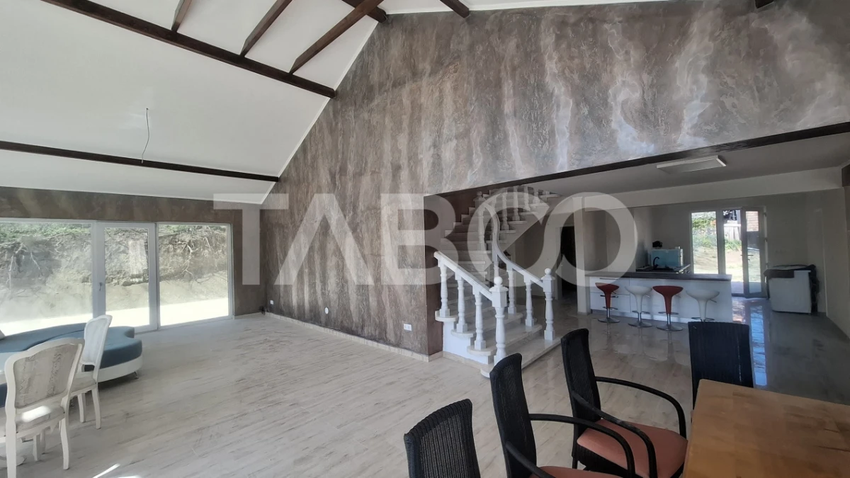Casa de vanzare 405 mp utili 2 garaje 250 mp terase Slimnic Sibiu - 1