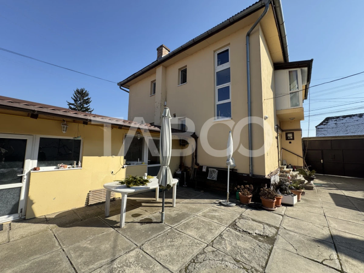 Casa individuala + apartament 2 fronturi teren 584 mp Turnisor Sibiu - 1