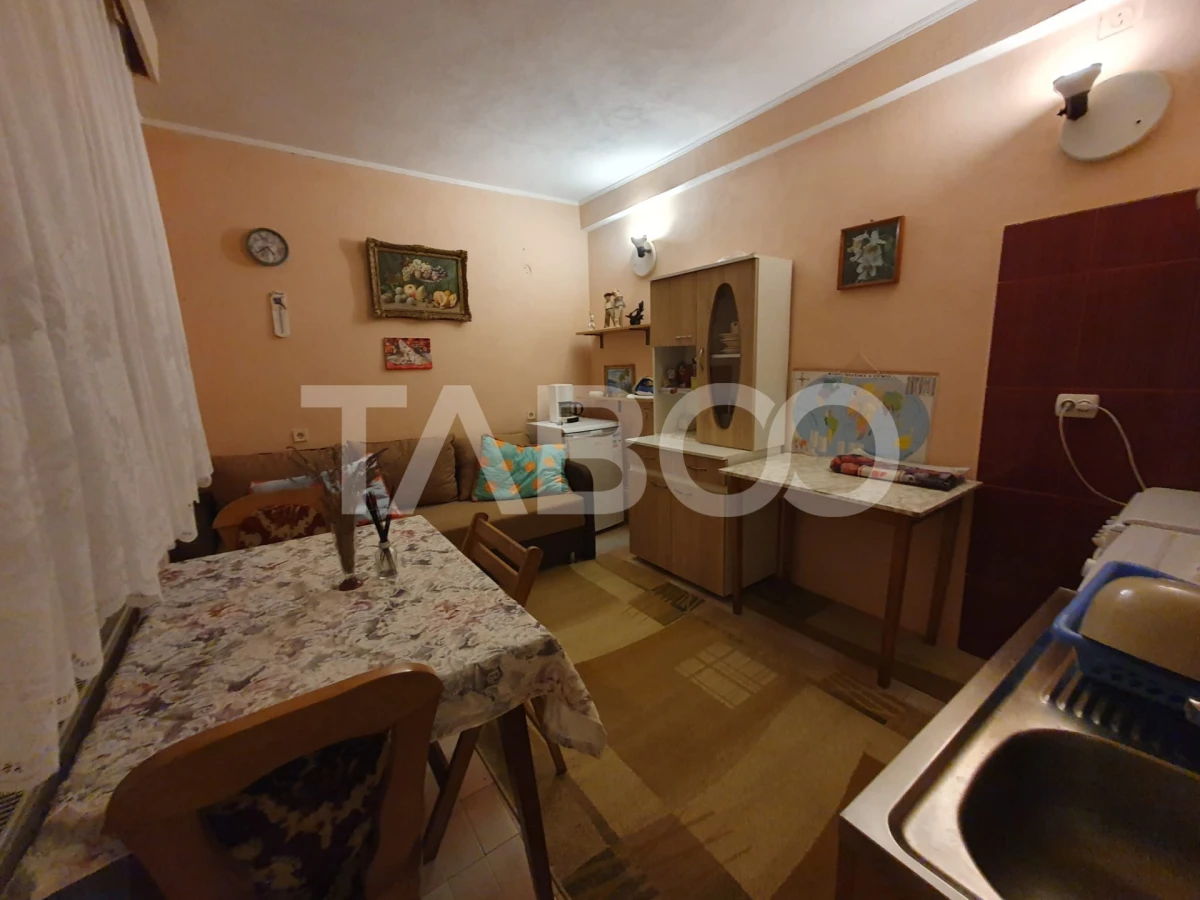 Apartament de inchiriat 2 camere la casa 40 mp utili + curte - 1