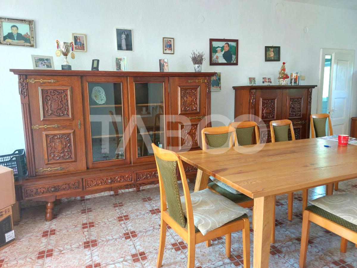 Casa 214 mp utili singur in curte 800 mp teren zona centrala Cisnadie - 5