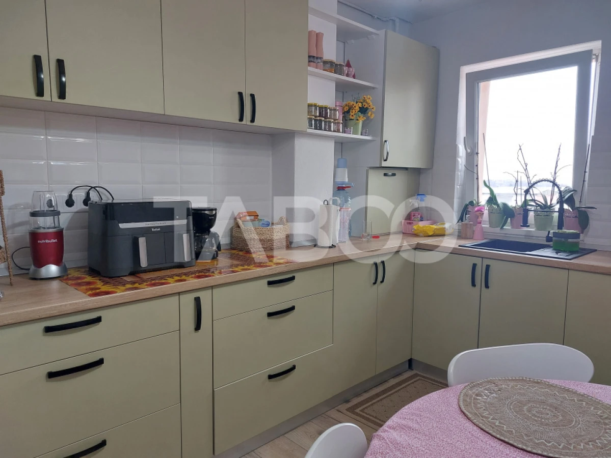 Apartament renovat 66 mp 3 camere 2 bai balcon pivnita Cisnadie - 6
