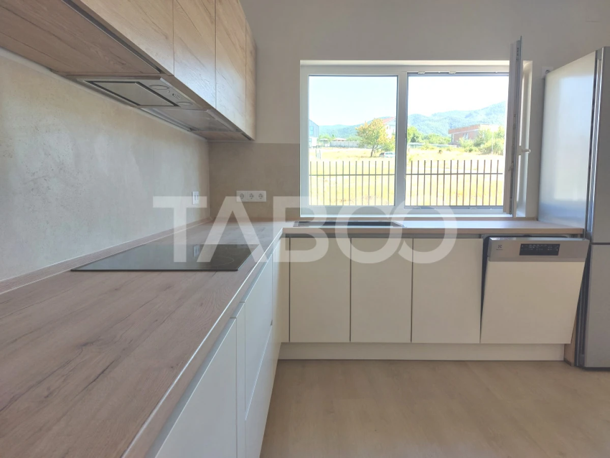 Casa individuala de inchiriat P+1E 3 dormitoare curte libera 300 mp - 2