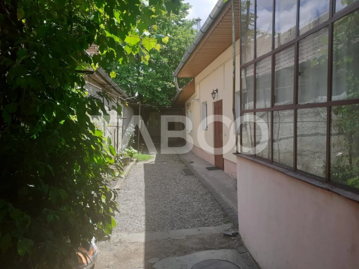 Casa cu potential de investitie in Fagaras judetul Brasov - 1