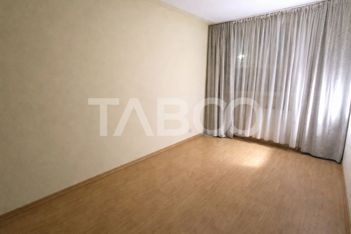 COMISION 0 - Apartament de vanzare cu 4 camere balcon parcare Lupeni - 6