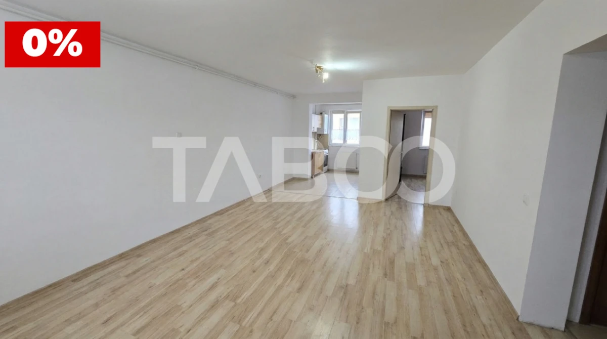 COMISION 0 - Apartament de vanzare cu 4 camere balcon parcare Lupeni - 3