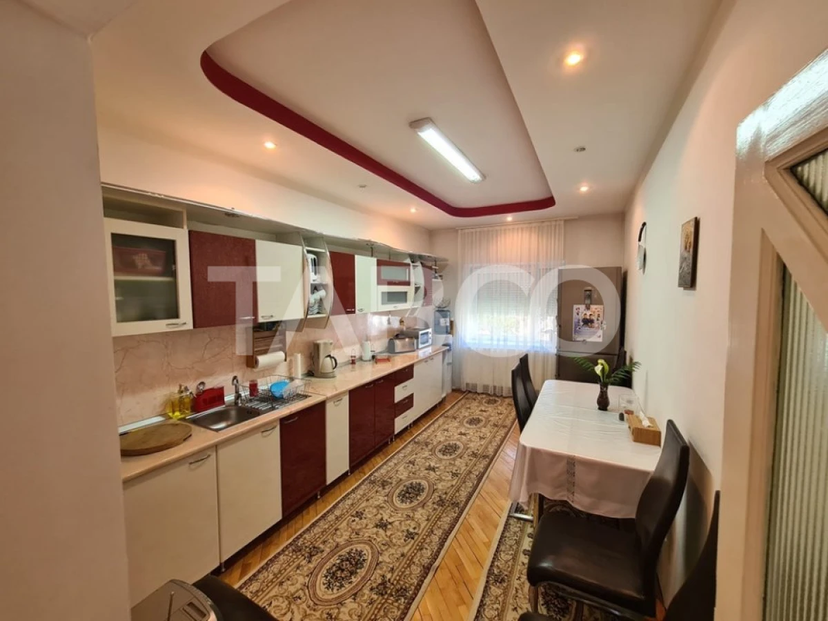 Casa cu spatiu comercial de vanzare in Sebes zona centrala - 8