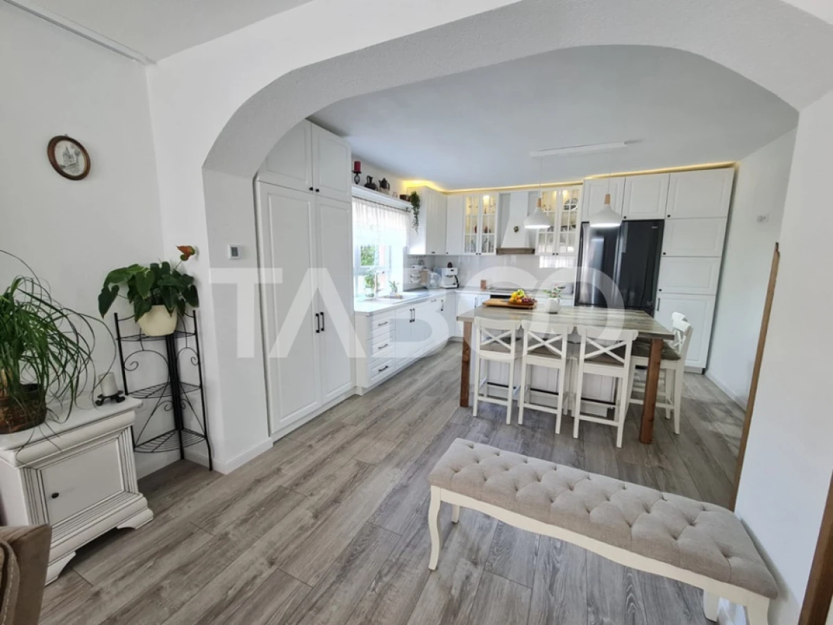 Vila cu piscina de vanzare in Sebes zona centrala - 4