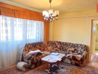 Apartament cu 3 camere, etaj intermediar, in Complexul Studentesc