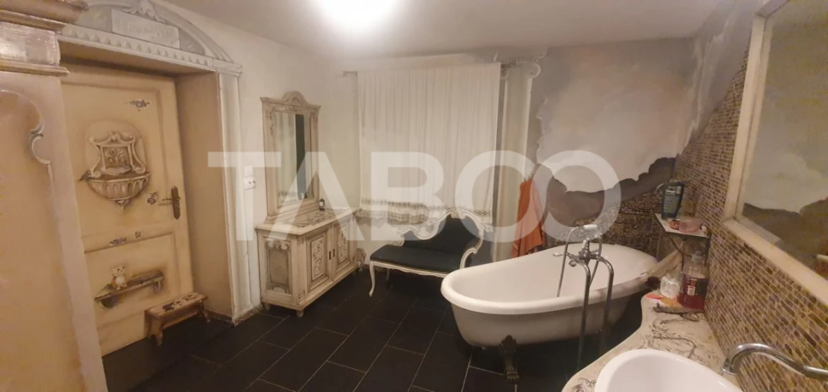 Casa de vanzare specific sasesc si atelier pret avantajos Cisnadioara - 9