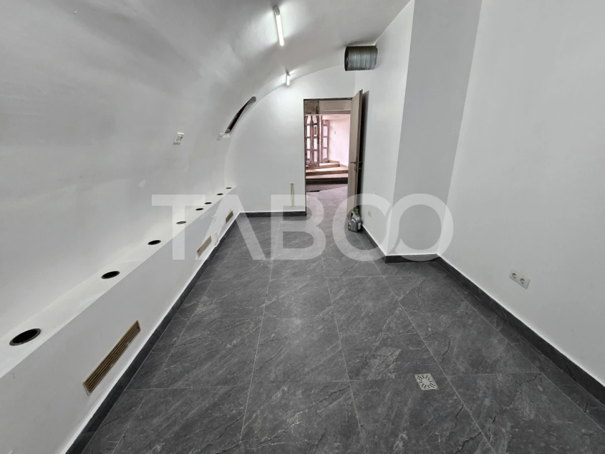 Spatiu comercial de vanzare 55 mp curte parcare zona Central din Sibiu - 6