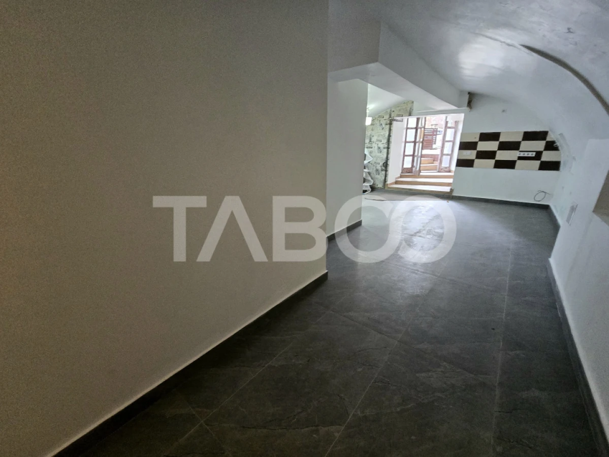 Spatiu comercial de vanzare 55 mp curte parcare zona Central din Sibiu - 2