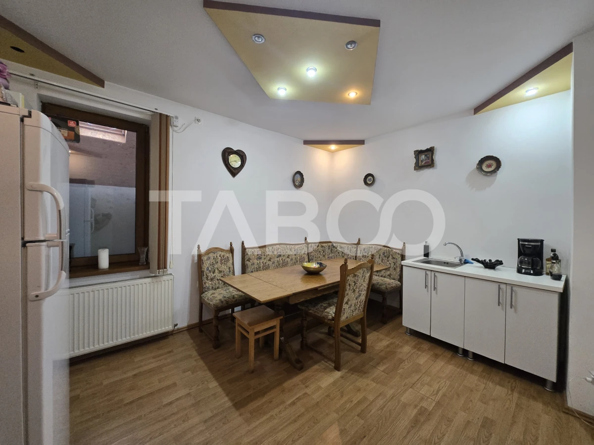 Casa de inchiriat 177mpu 7 camere cu baie proprie zona Lupeni Sibiu - 1