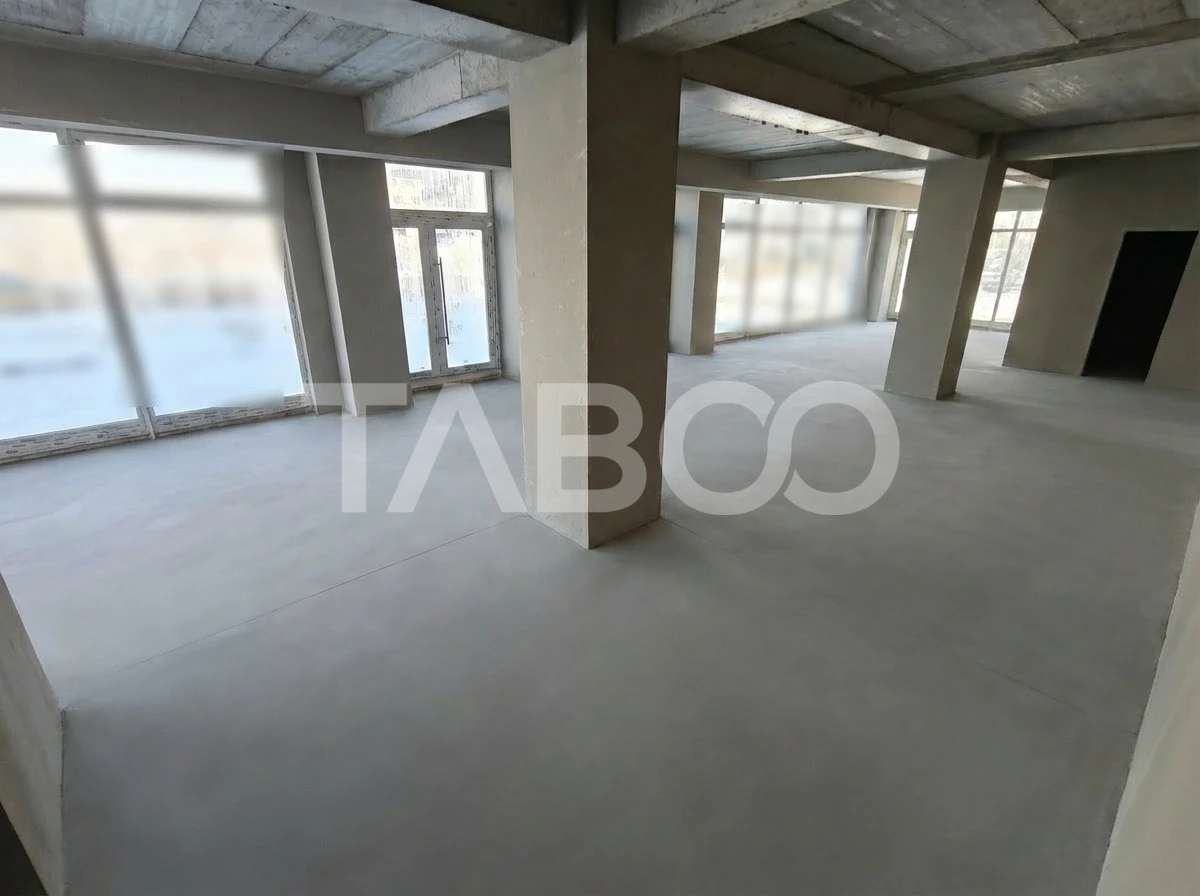 Spatiu Comercial de inchiriat cu 8 locuri de parcare - Vitrina 13 m - 10