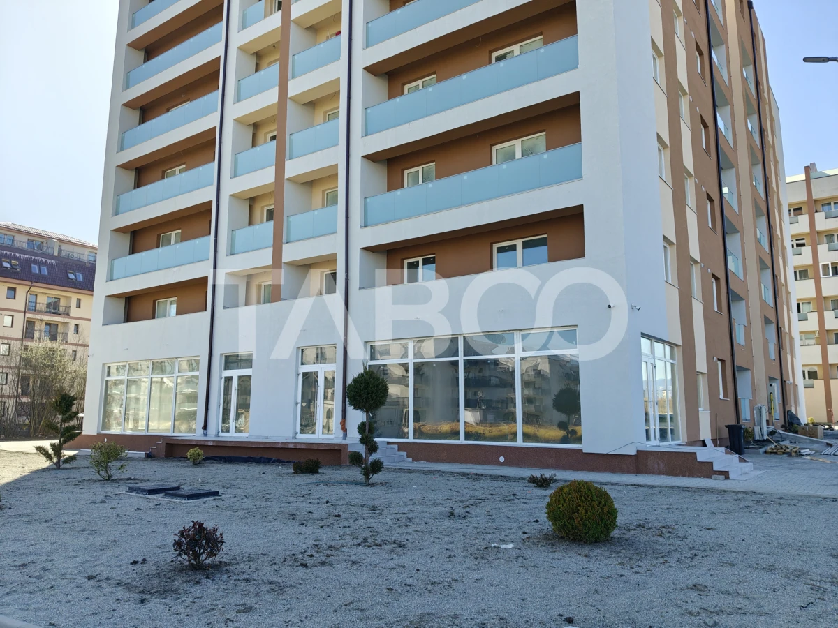 Spatiu Comercial de inchiriat cu 8 locuri de parcare - Vitrina 13 m - 2