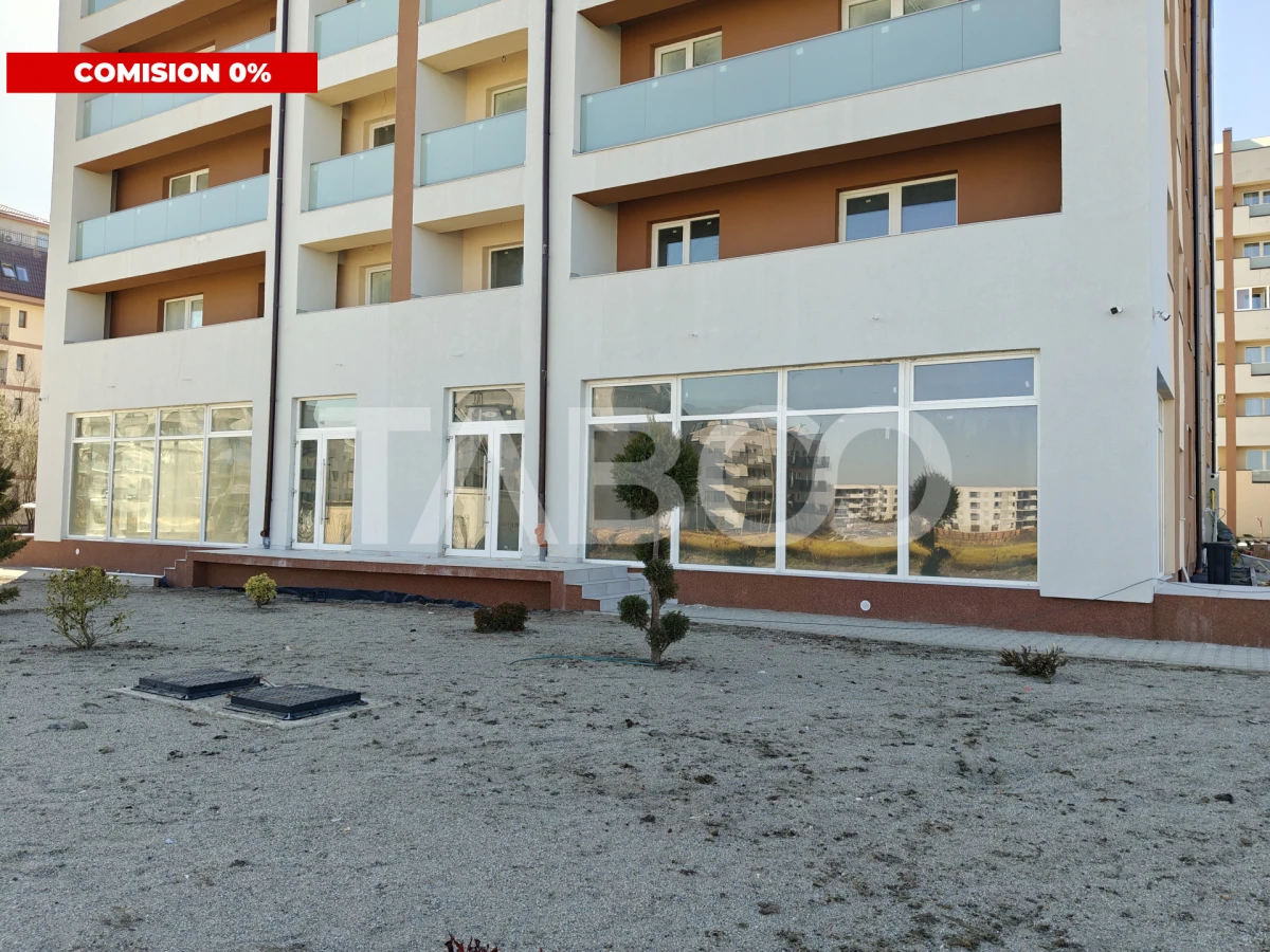 Spatiu comercial cu vitrina si 4 locuri de parcare - COMISION 0 - 1