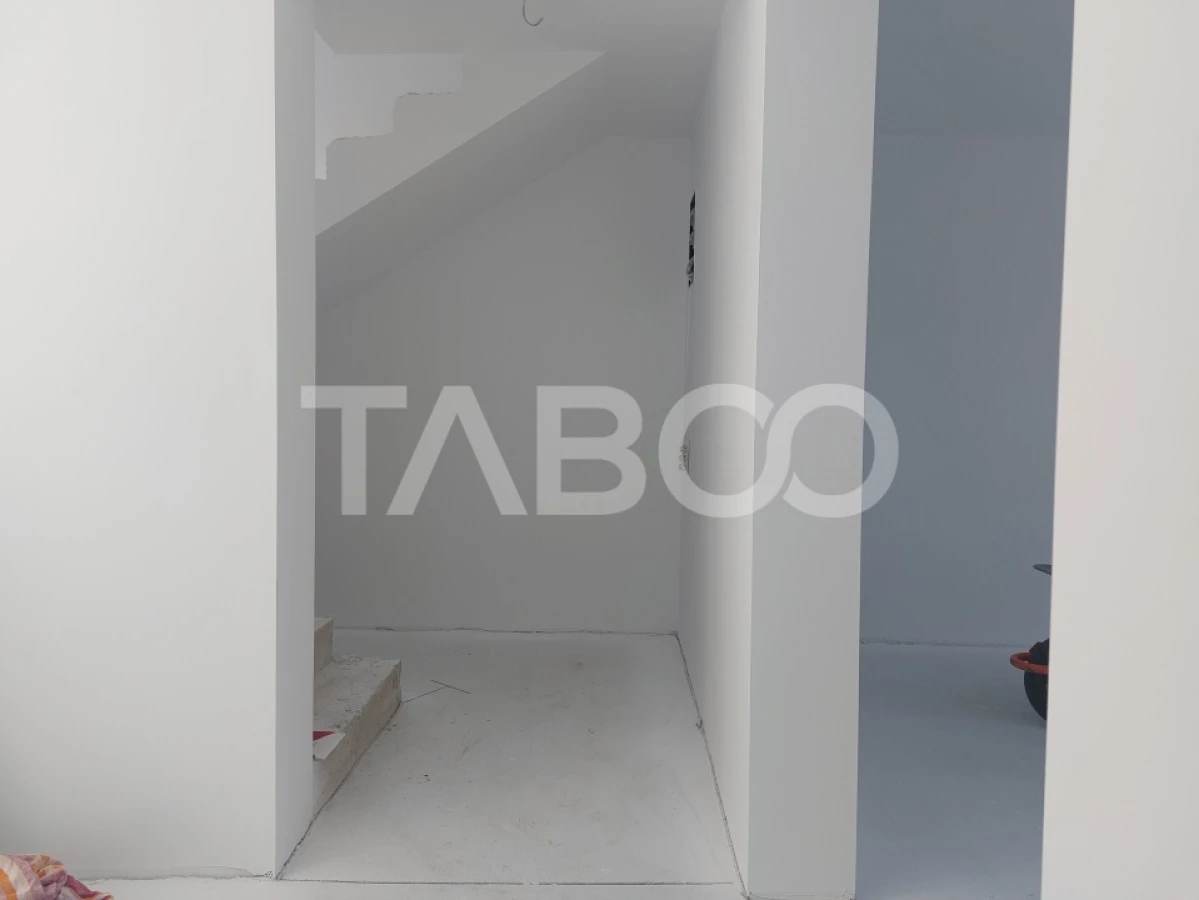 Duplex de vanzare 150 mp P+1E 4 camere 145 mp teren liber Cisnadie - 8