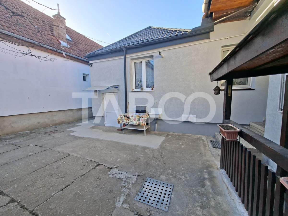 Casa de vanzare Vasile Aaron 3 camere si teren / curte comuna 1 vecin - 8