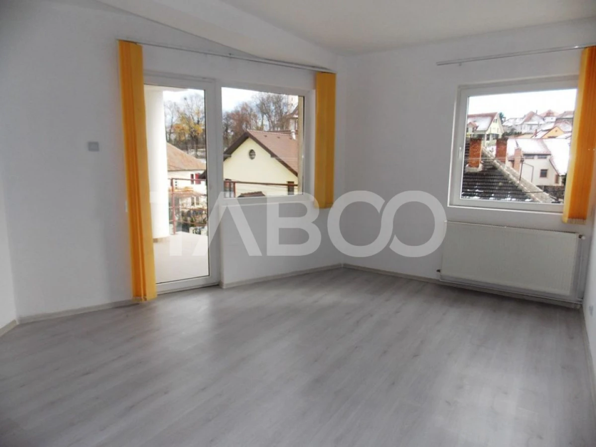 Spatiu pentru birouri de inchiriat cu utilitati incluse in Strand - 1