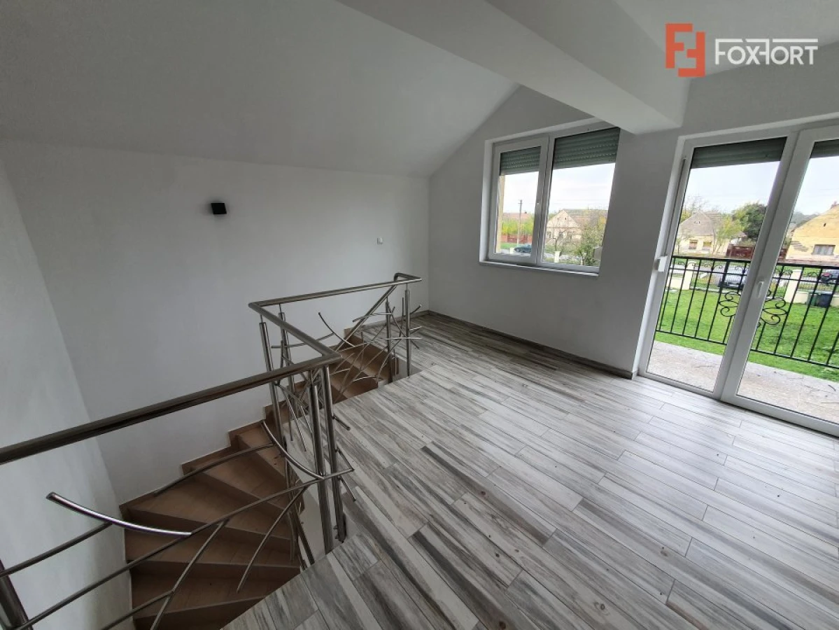 Vila cu 5 camere, 236 mp, teren 5805 mp, gaz, Brestea - Denta - 5