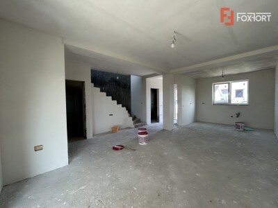 Duplex 4 camere si asfalt, Sacalaz - Parter + Etaj - ID V5368