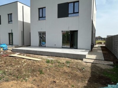 Duplex 5 camere spatios, cu 3 locuri de parcare - Dumbravita