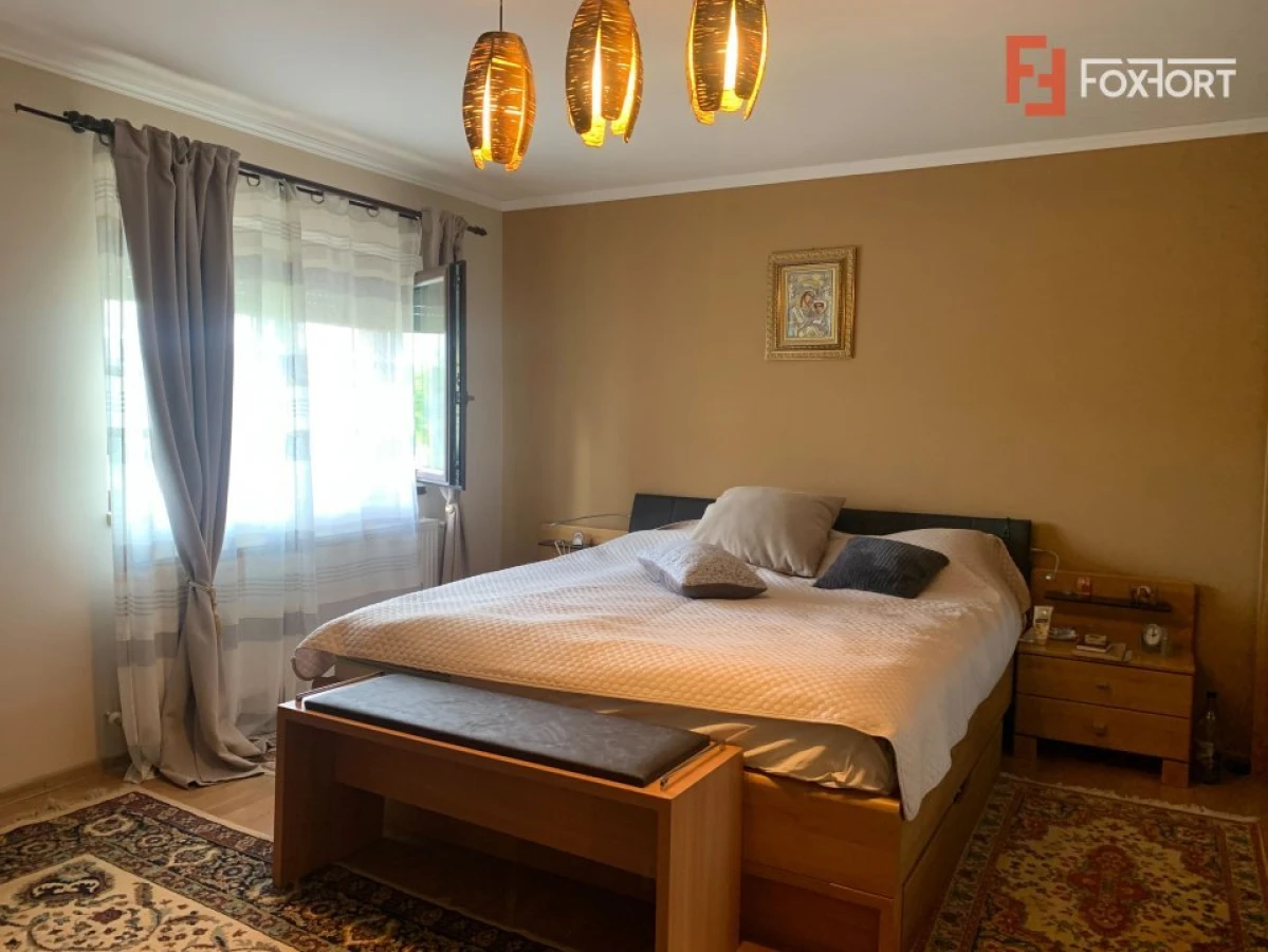 Casa individuala cu 6 camere si piscina, zona Dumbravita - 1