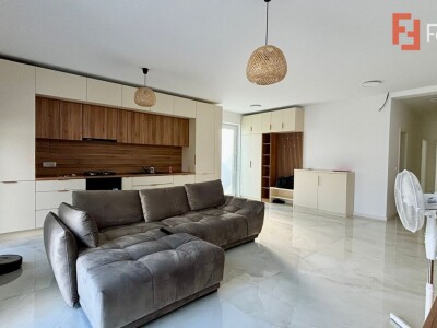 Duplex de vanzare cu 3 camere si 2 bai, zona Giarmata Vii