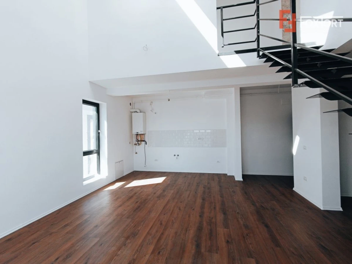 Apartament spatios cu 3 camere, scara interioara, 84 mp - V7227 - 1