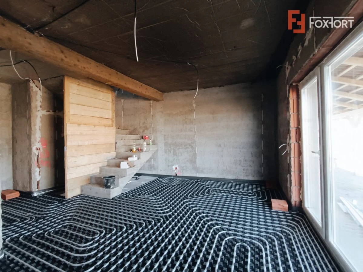 Duplex 4 camere si teren de 300 mp - zona Mosnita Veche - 2